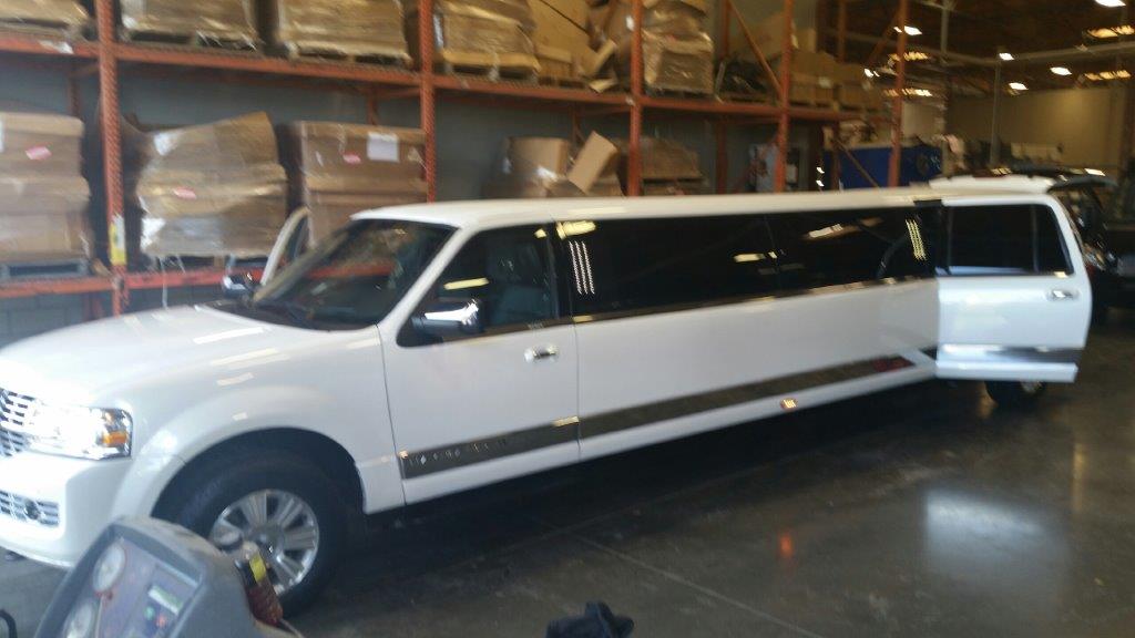 2014 Lincoln Navigator L stretch limo 140, 14-pass QVM