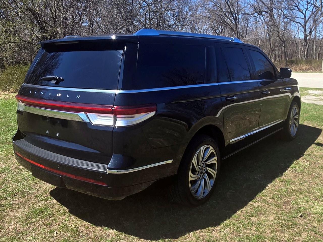 2023 Lincoln Navigator L Standard SUV